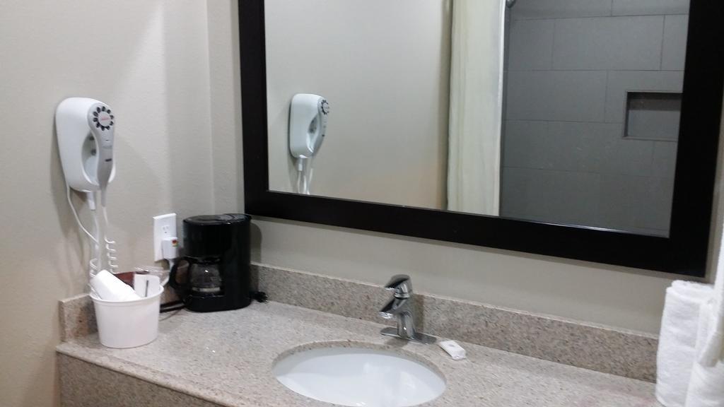 Super 8 By Wyndham San Diego/Imperial Beach מראה חיצוני תמונה