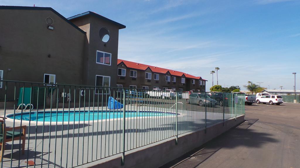 Super 8 By Wyndham San Diego/Imperial Beach מראה חיצוני תמונה