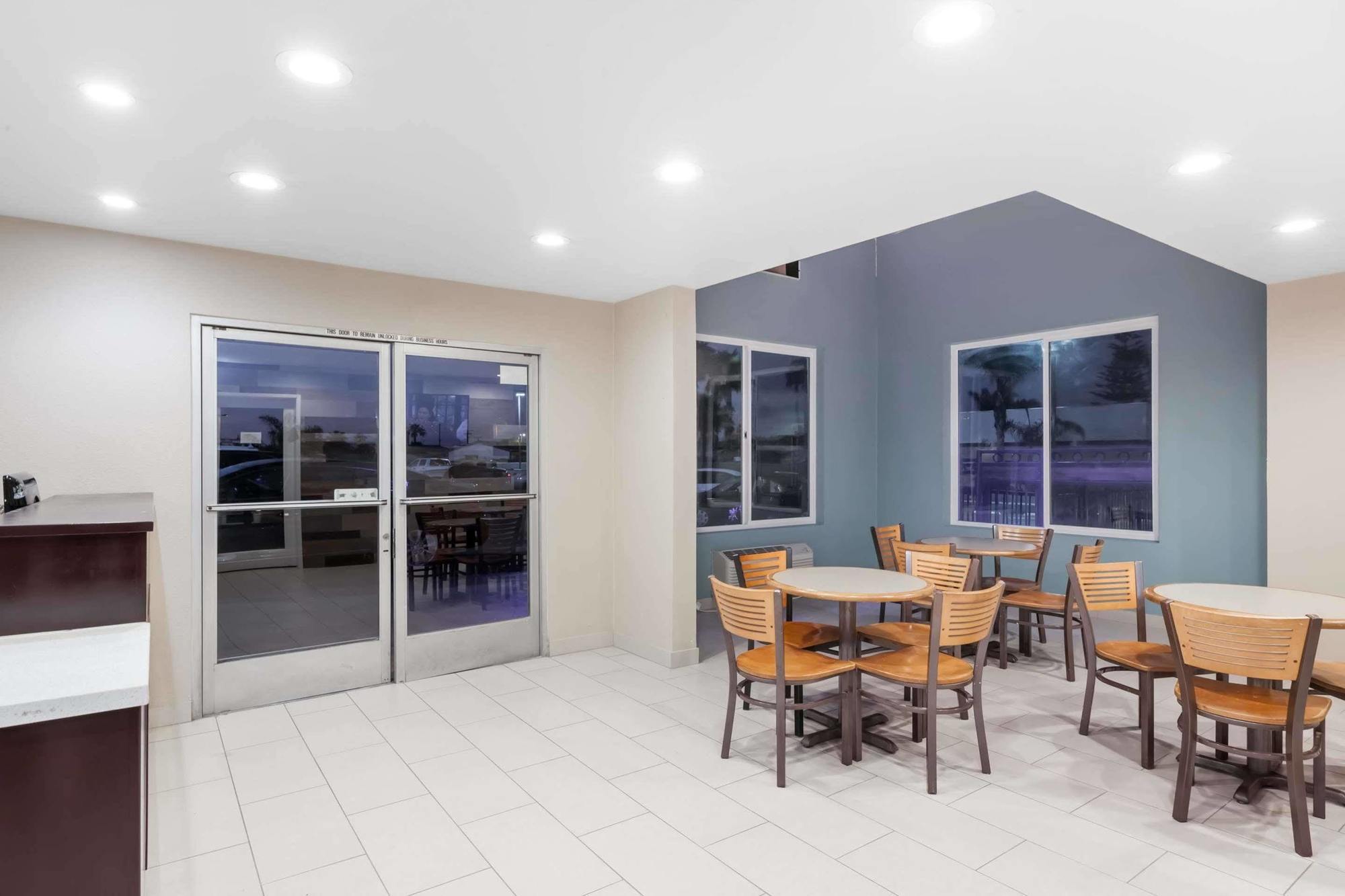 Super 8 By Wyndham San Diego/Imperial Beach מראה חיצוני תמונה