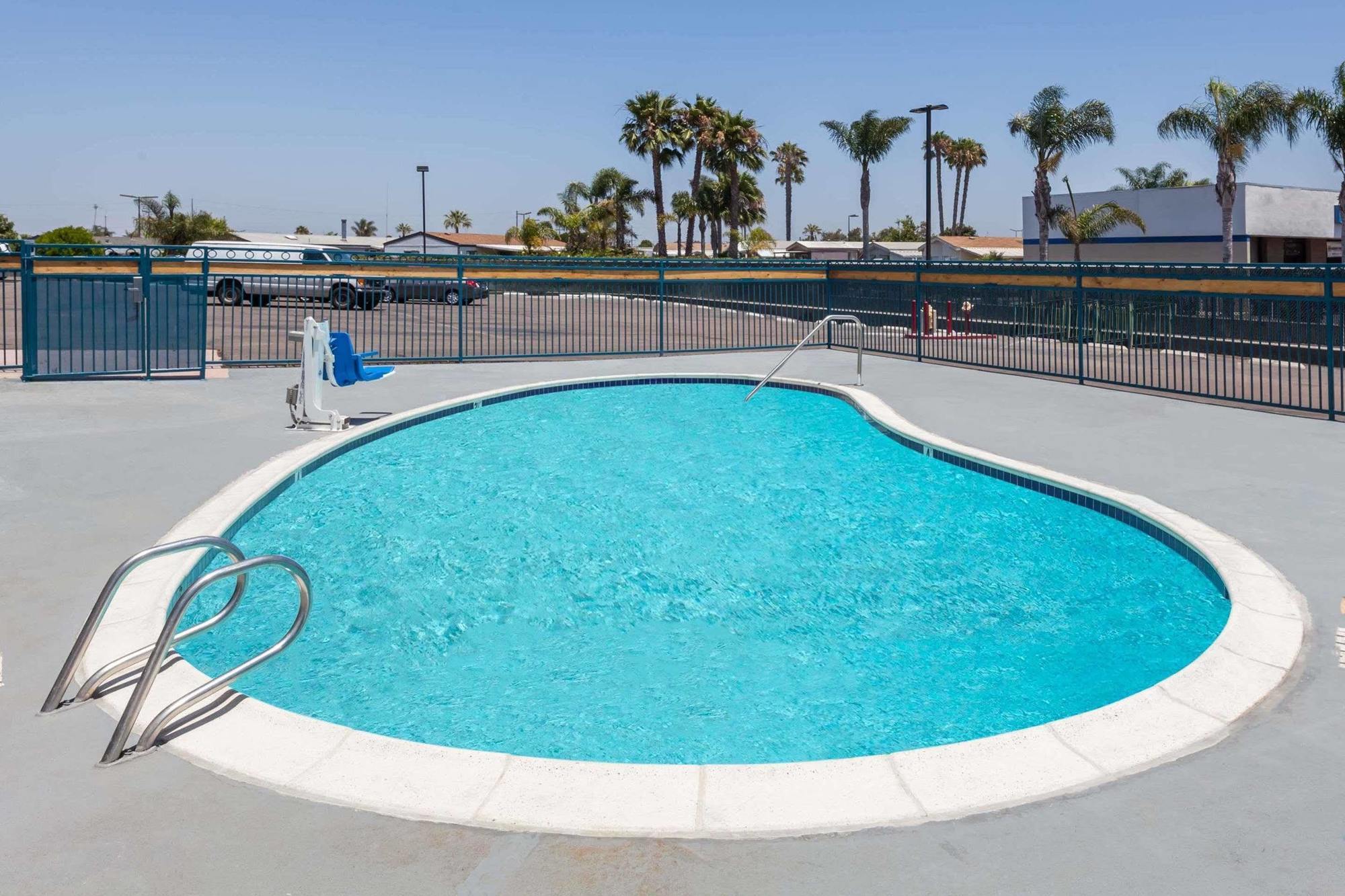 Super 8 By Wyndham San Diego/Imperial Beach מראה חיצוני תמונה
