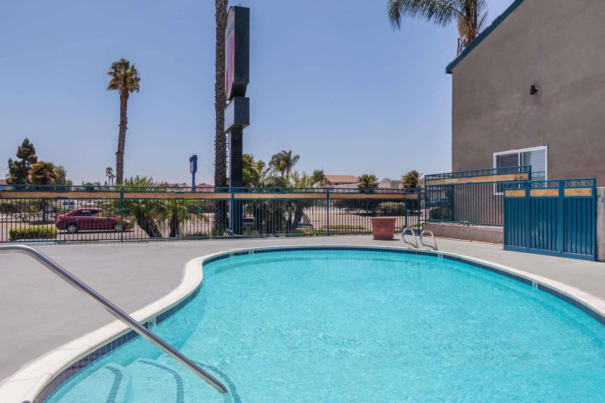 Super 8 By Wyndham San Diego/Imperial Beach מראה חיצוני תמונה