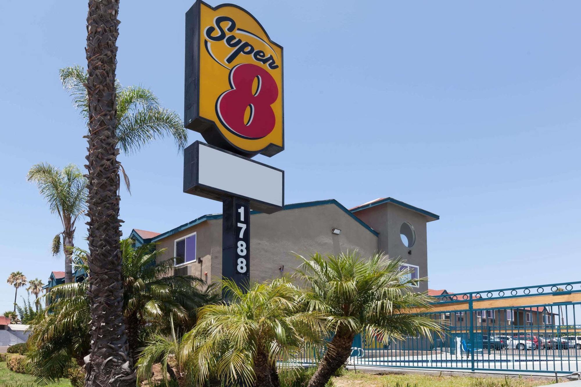 Super 8 By Wyndham San Diego/Imperial Beach מראה חיצוני תמונה